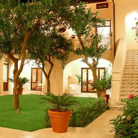Hotel L' Antico Cortile Caserta Exterior foto